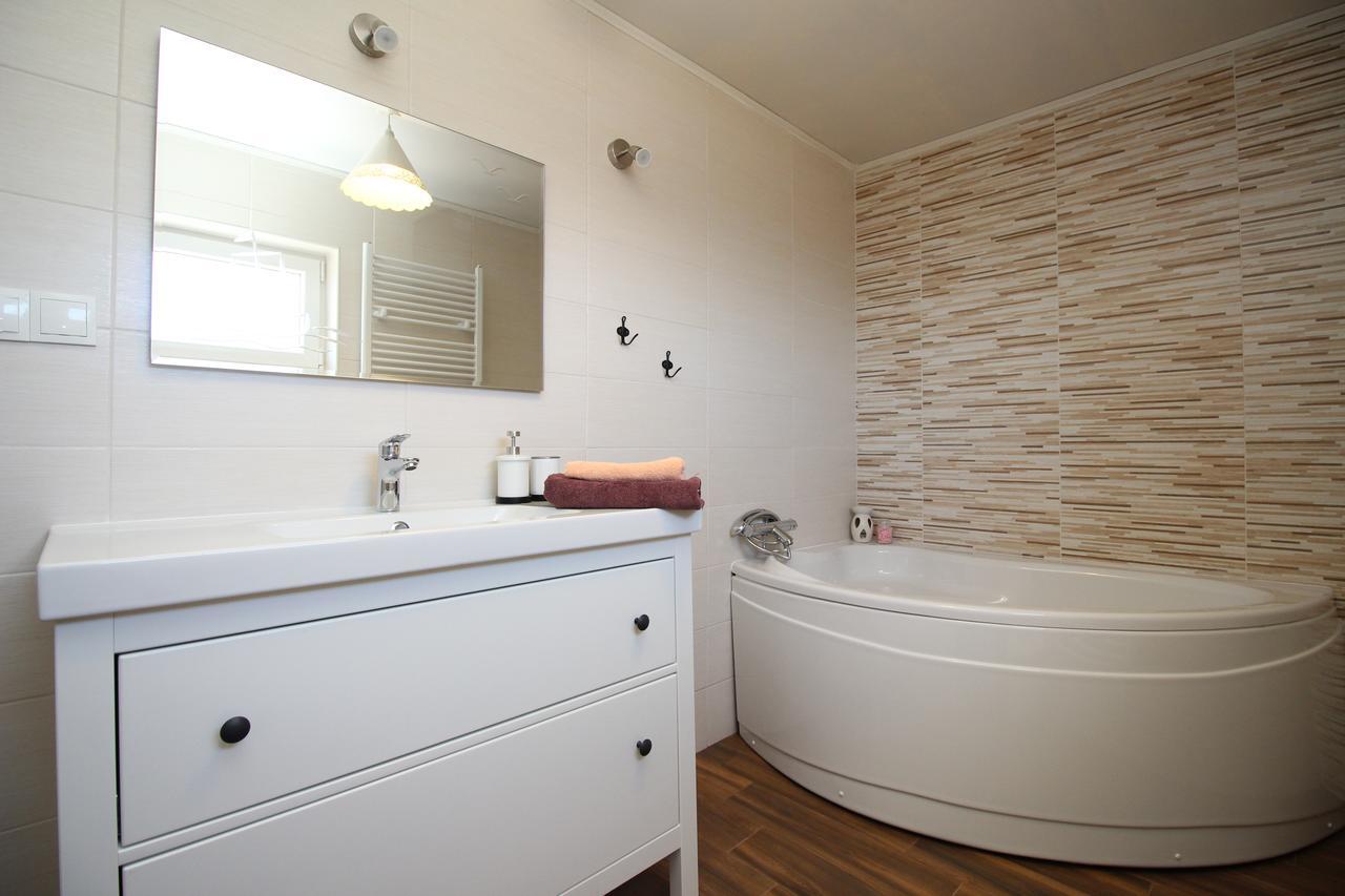 Villa Hrustika - Heated Pool, Jacuzzi & Sauna Gabonjin Dış mekan fotoğraf
